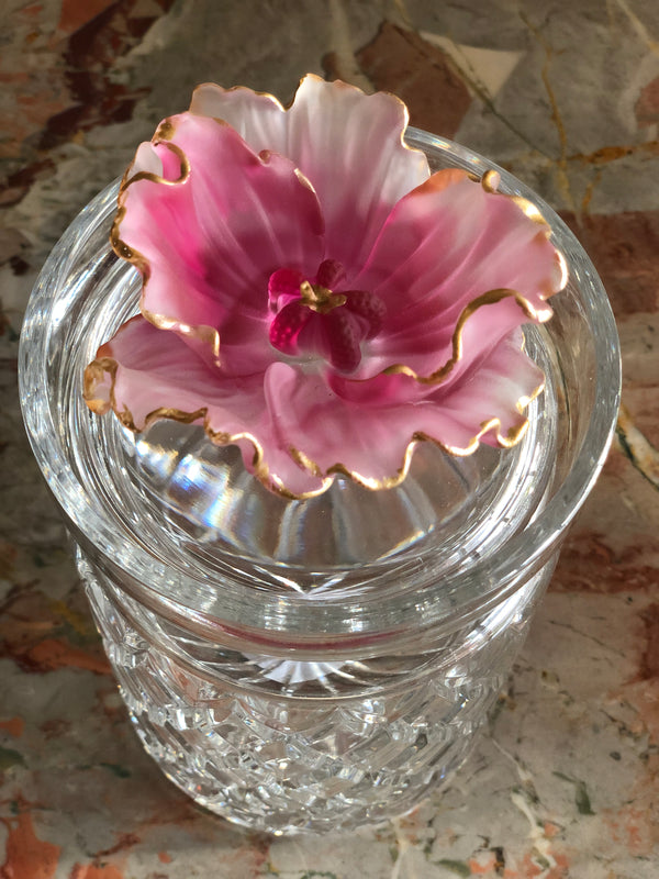 Roseate Fluer Crystal Jar with Crossing Lines